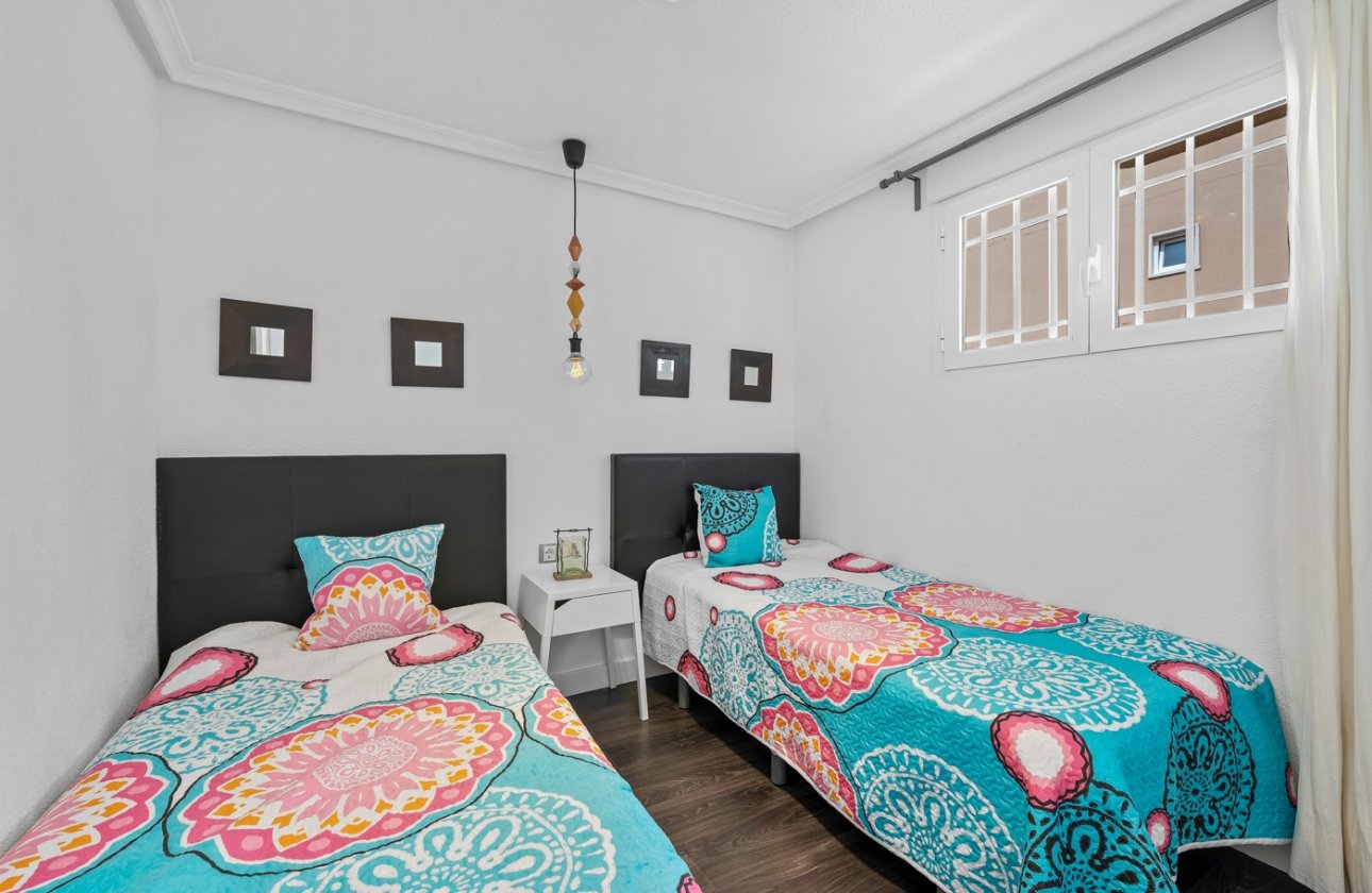 Revente - Appartement -
Punta Prima - Costa Blanca