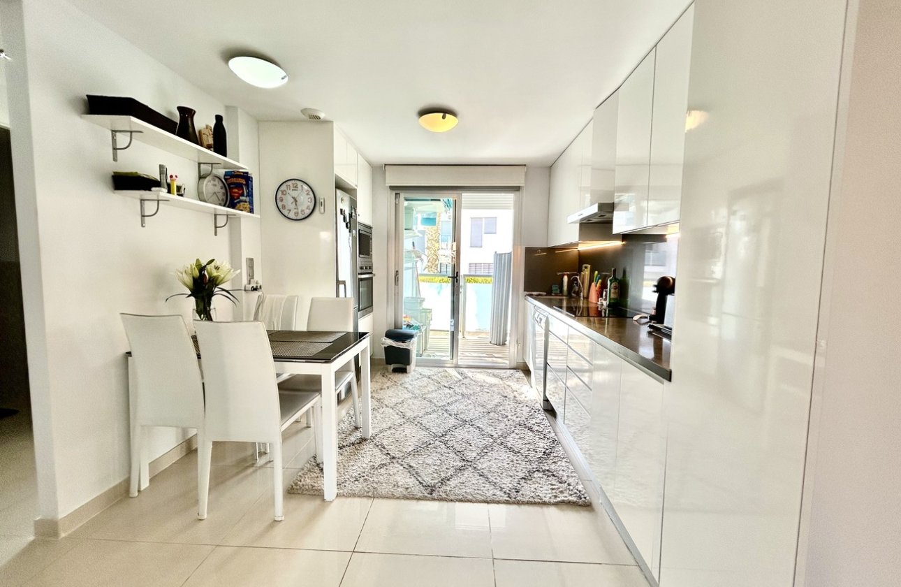 Revente - Appartement -
Punta Prima - Costa Blanca