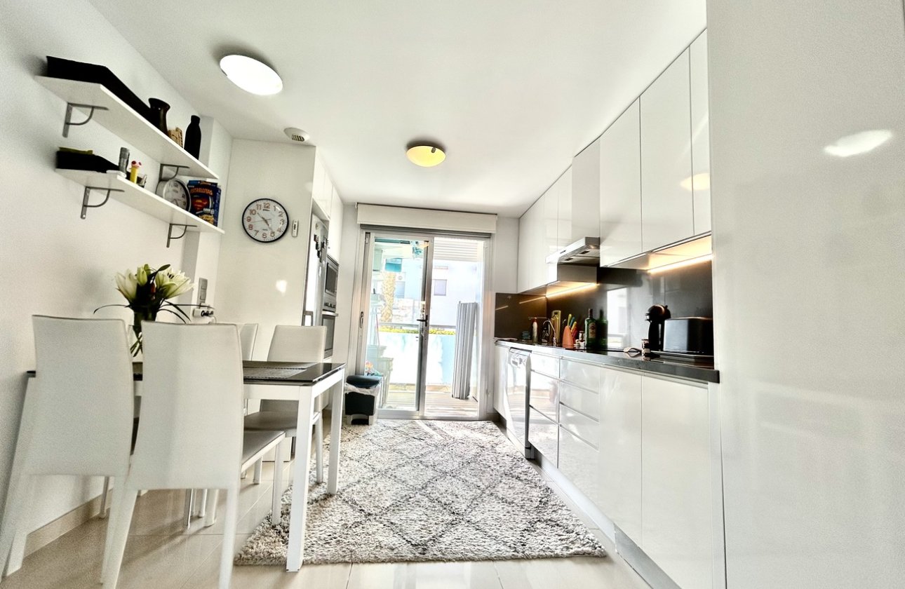 Revente - Appartement -
Punta Prima - Costa Blanca