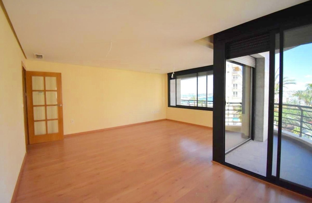 Revente - Appartement -
Torrevieja - Centro - Muelle Pesquero