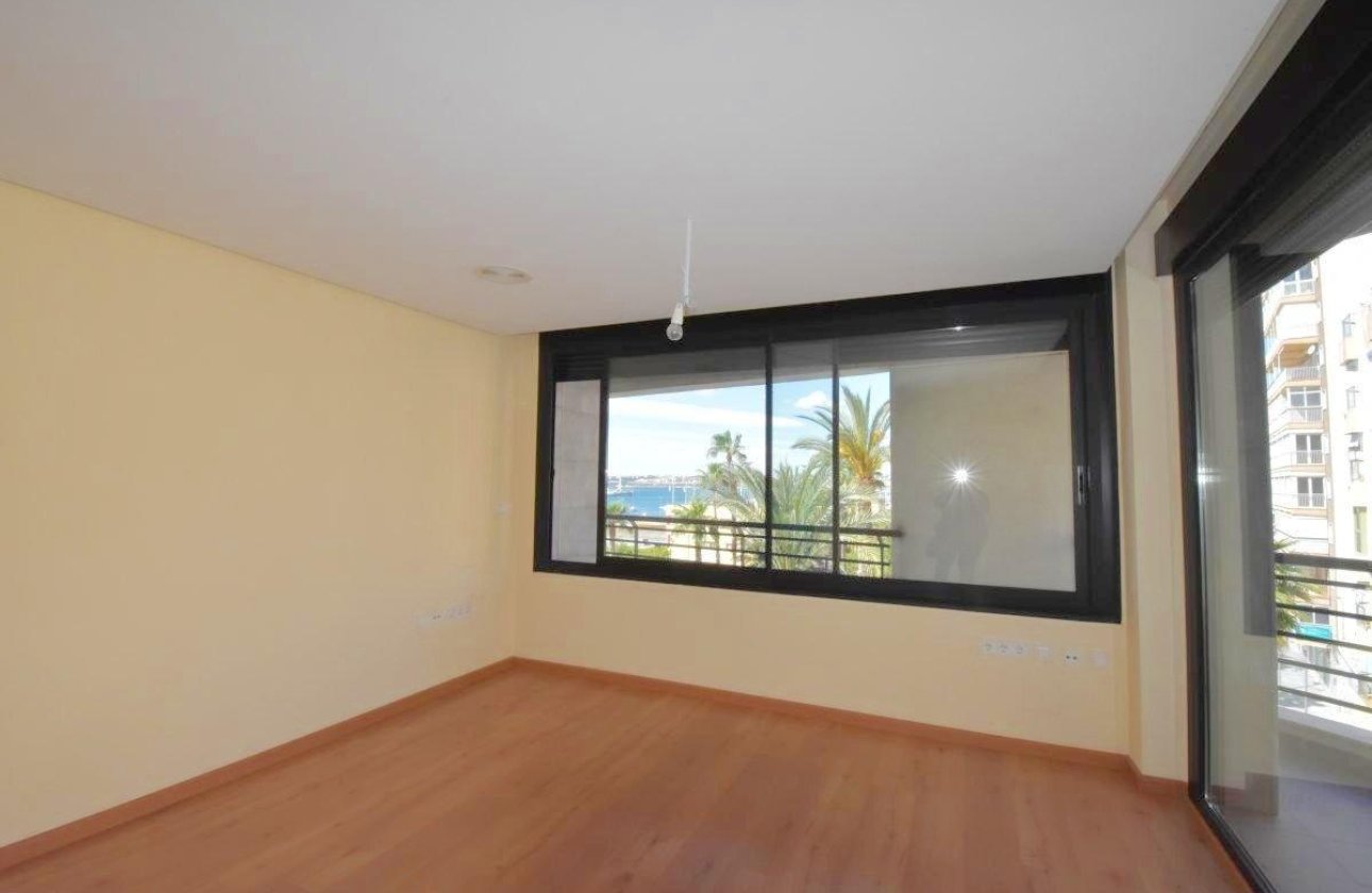 Revente - Appartement -
Torrevieja - Centro - Muelle Pesquero