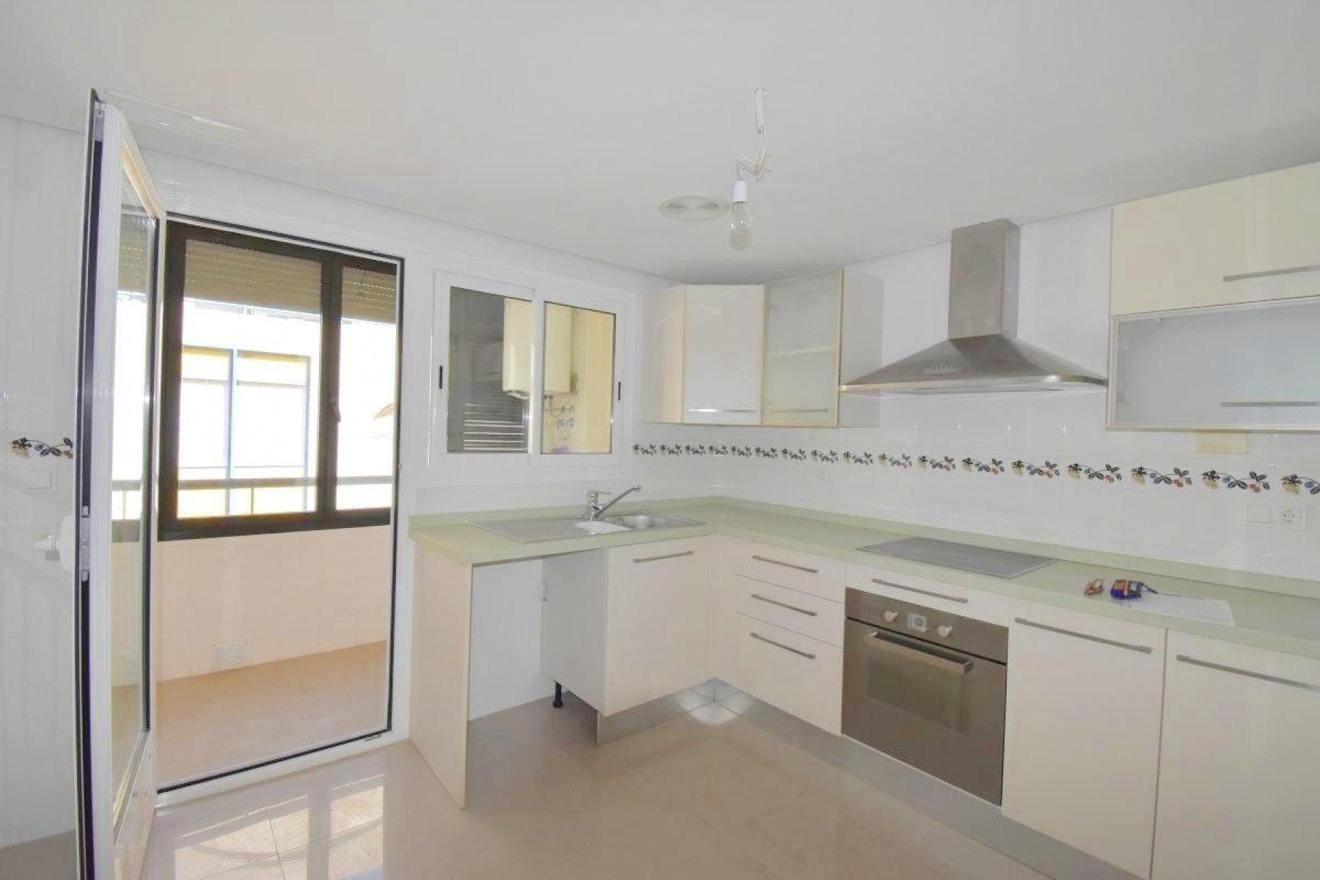 Revente - Appartement -
Torrevieja - Centro - Muelle Pesquero