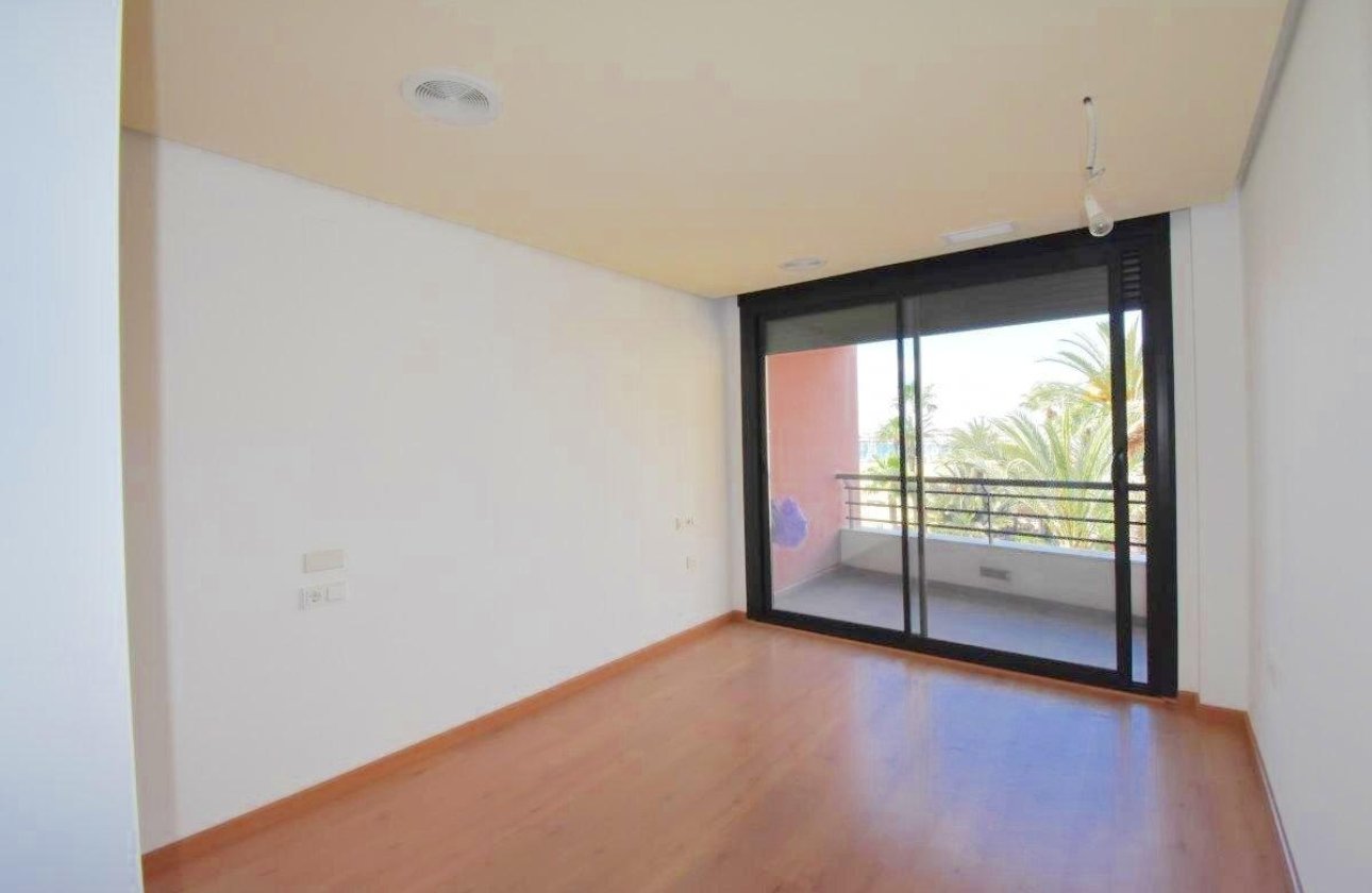 Revente - Appartement -
Torrevieja - Centro - Muelle Pesquero