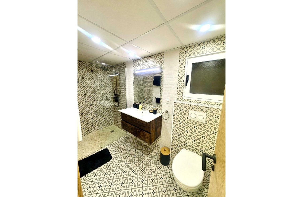 Revente - Appartement -
Torrevieja - Centro - Muelle Pesquero