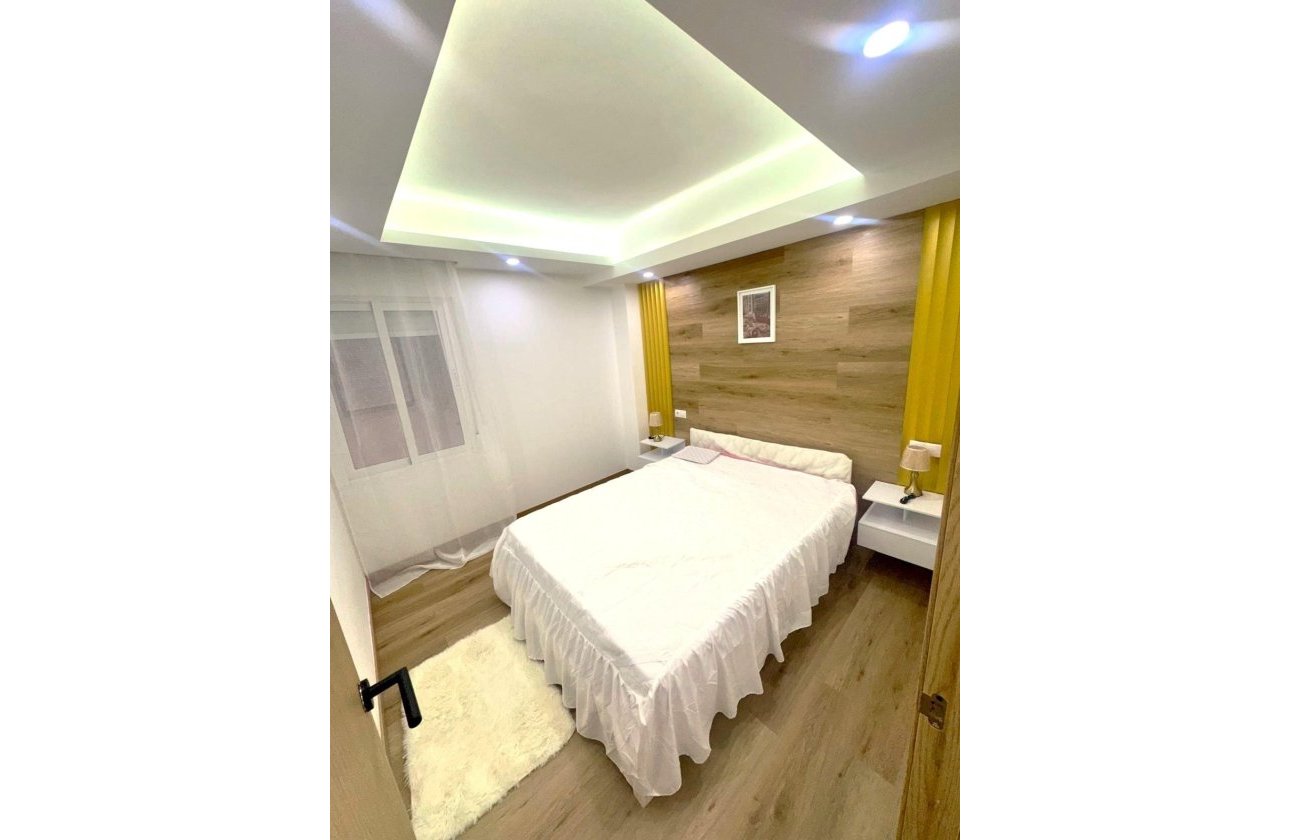 Revente - Appartement -
Torrevieja - Centro - Muelle Pesquero