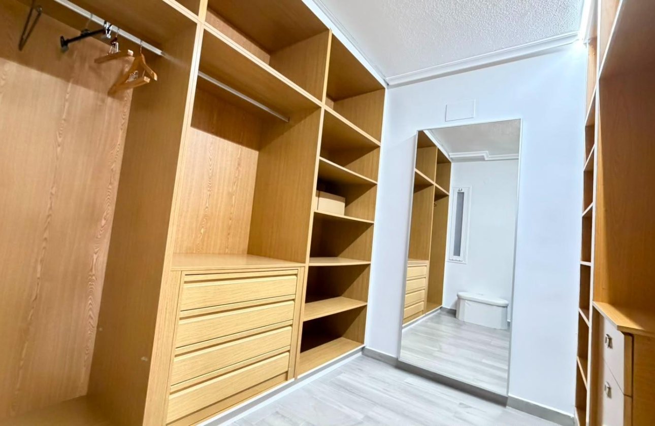 Revente - Appartement -
Torrevieja - Centro - Muelle Pesquero