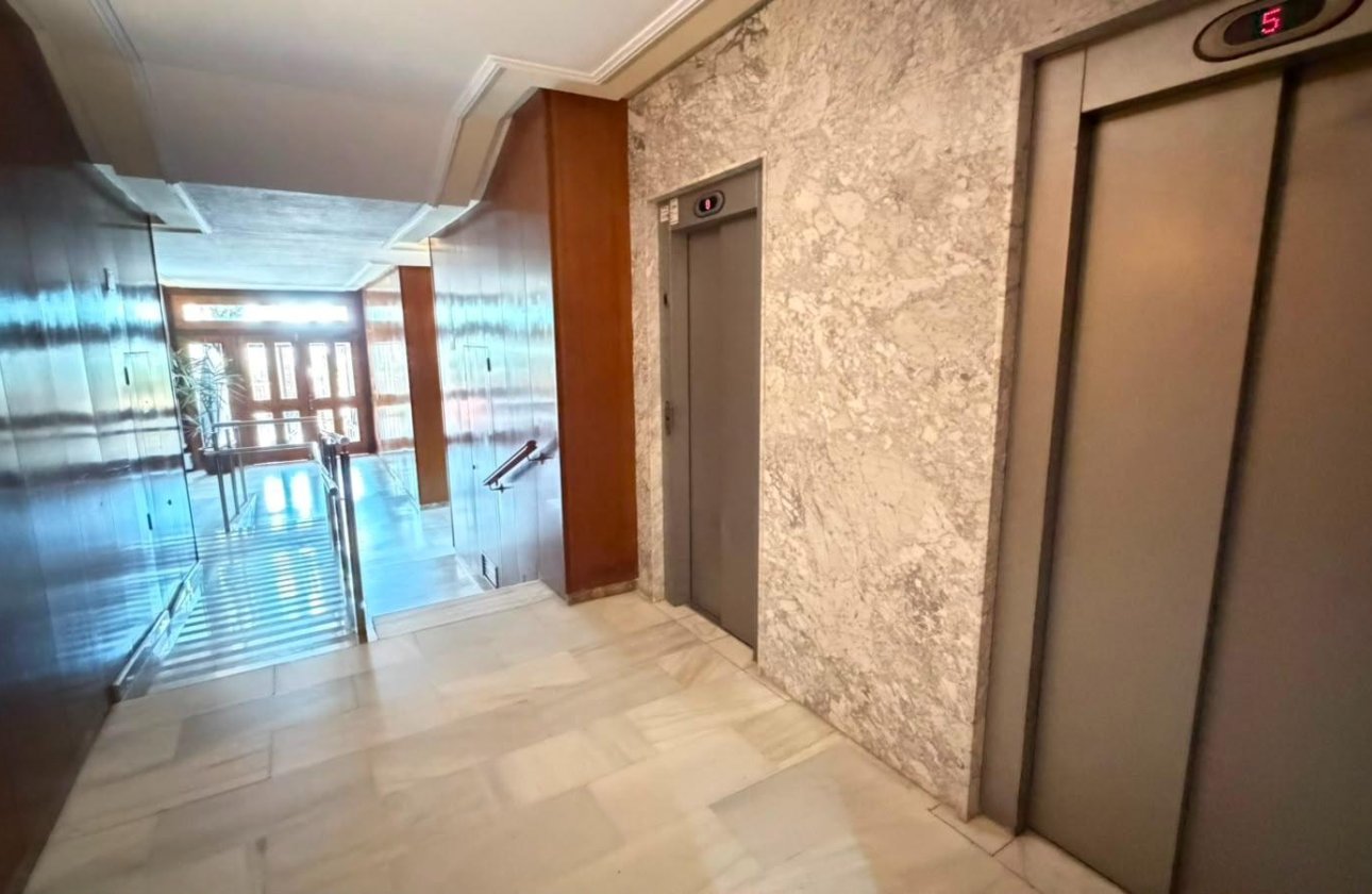 Revente - Appartement -
Torrevieja - Centro - Muelle Pesquero