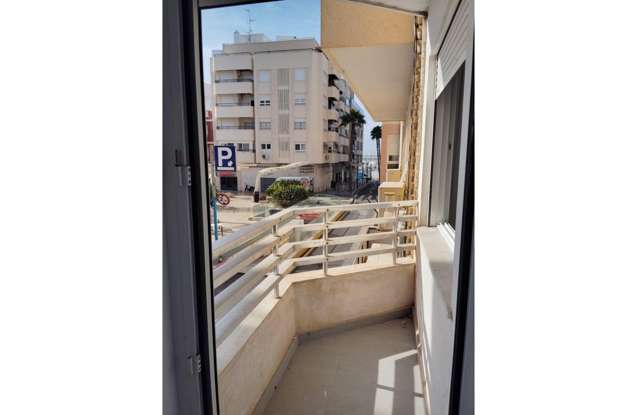 Revente - Appartement -
Torrevieja - Centro