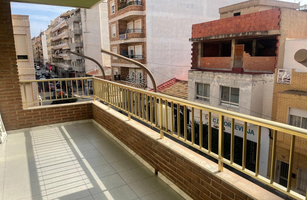 Revente - Appartement -
Torrevieja - Centro