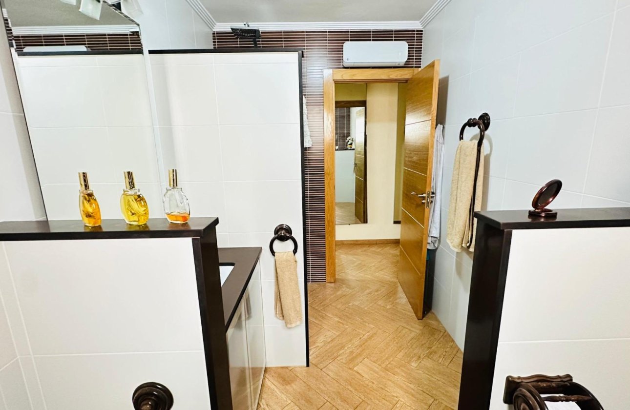 Revente - Appartement -
Torrevieja - Centro