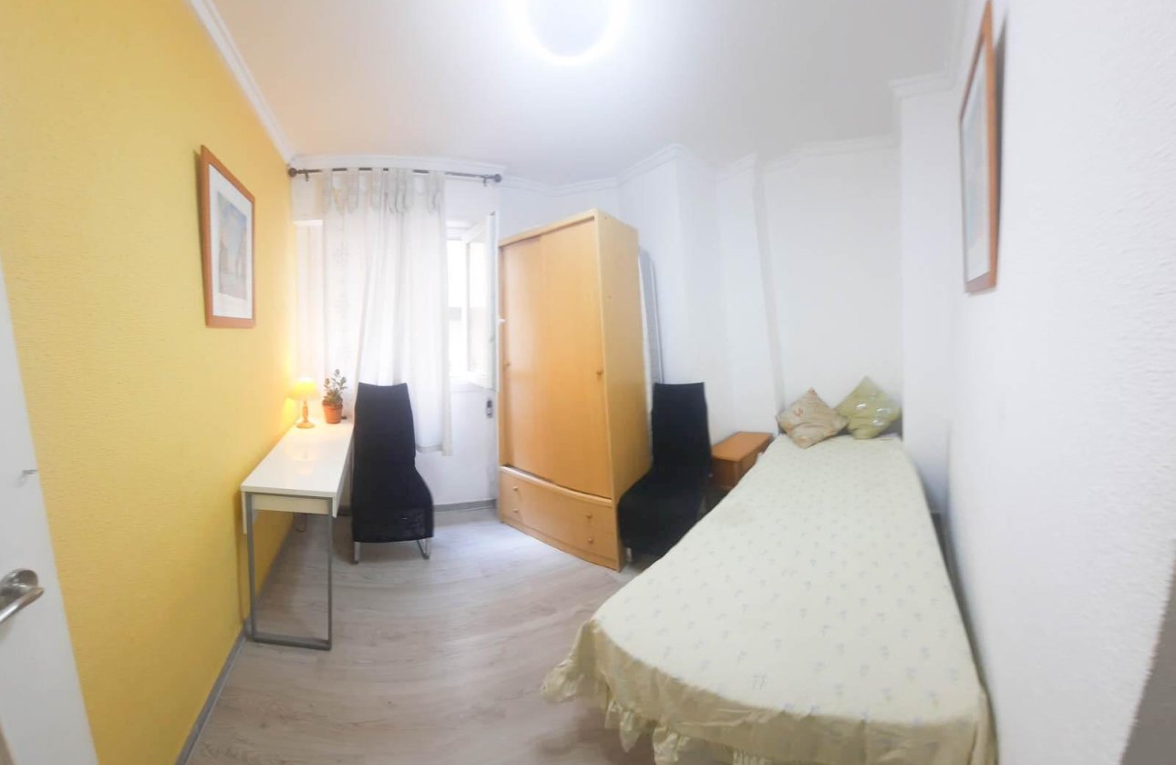 Revente - Appartement -
Torrevieja - Centro