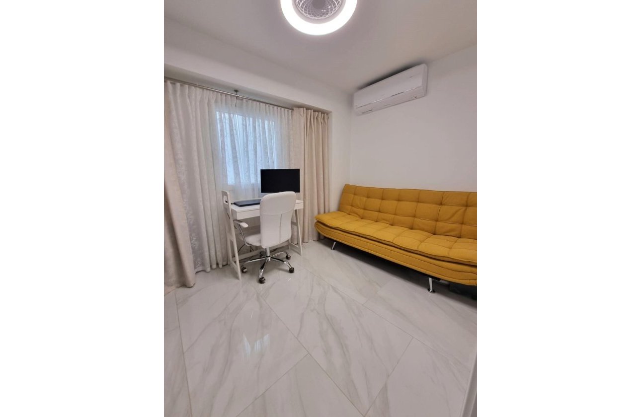 Revente - Appartement -
Torrevieja - Centro