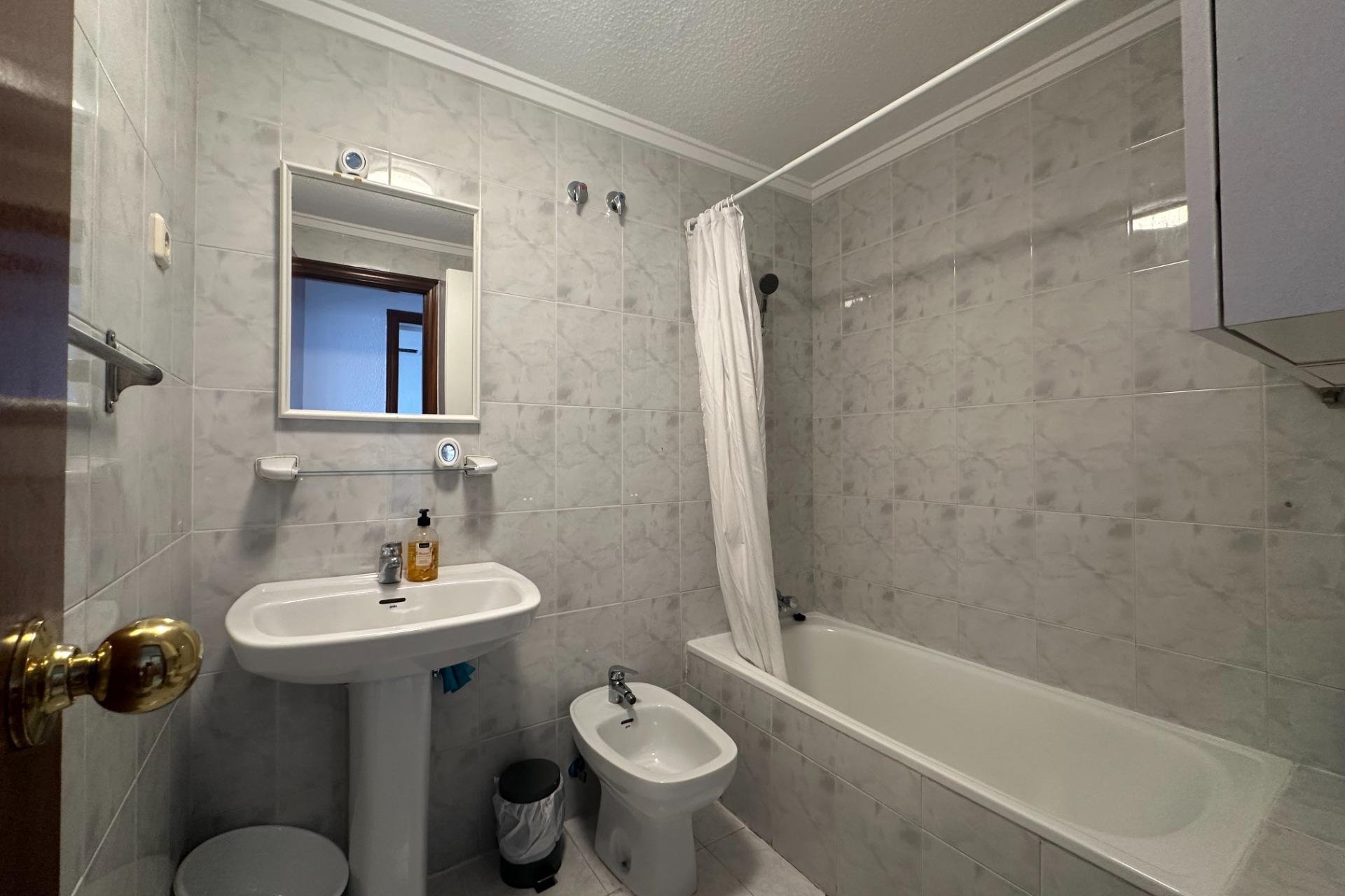 Revente - Appartement -
Torrevieja - Centro