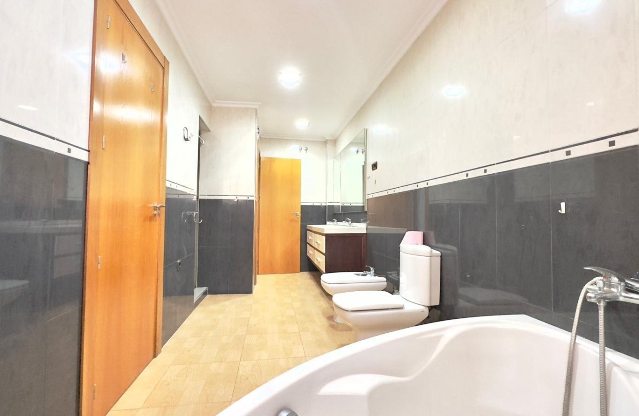 Revente - Appartement -
Torrevieja - Centro