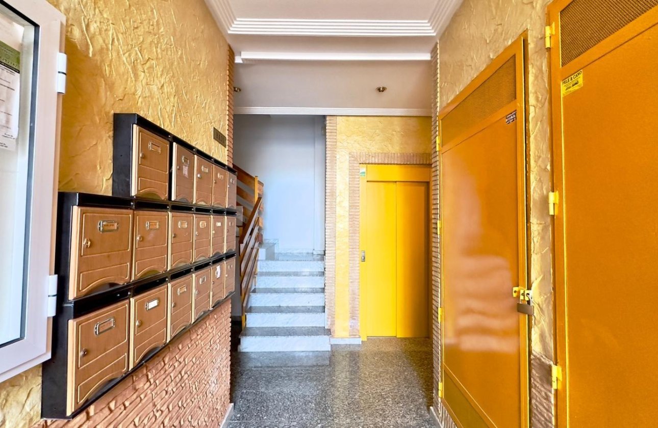 Revente - Appartement -
Torrevieja - Centro