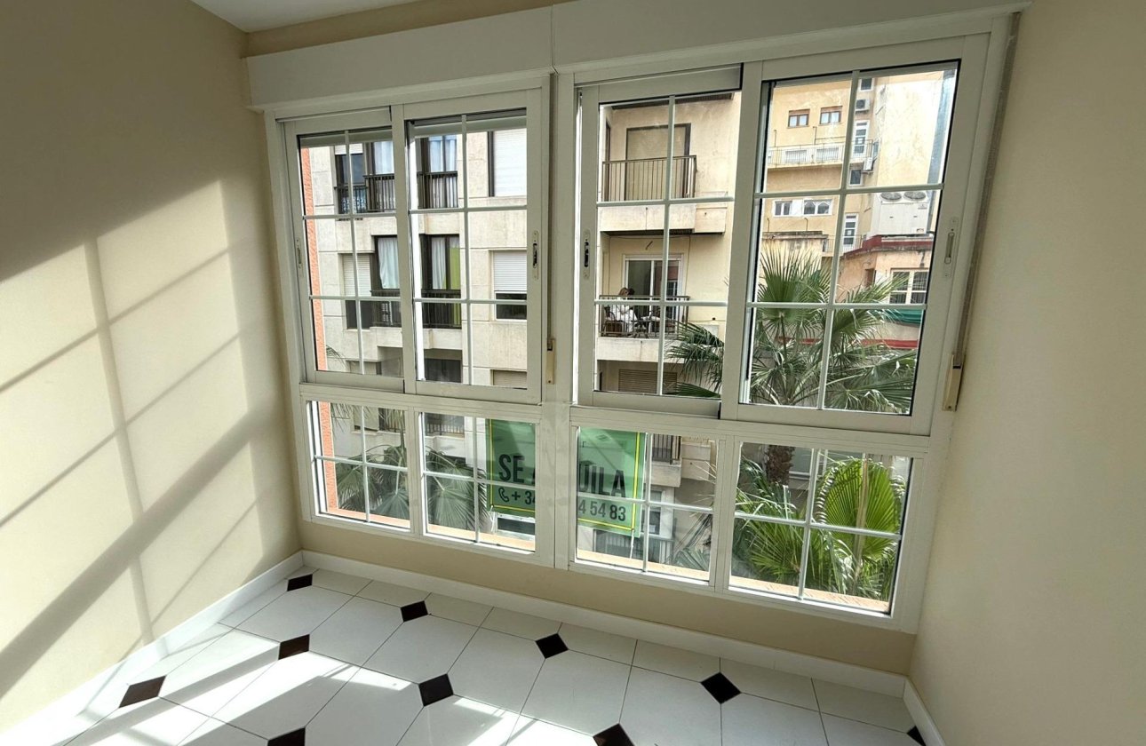 Revente - Appartement -
Torrevieja - Centro