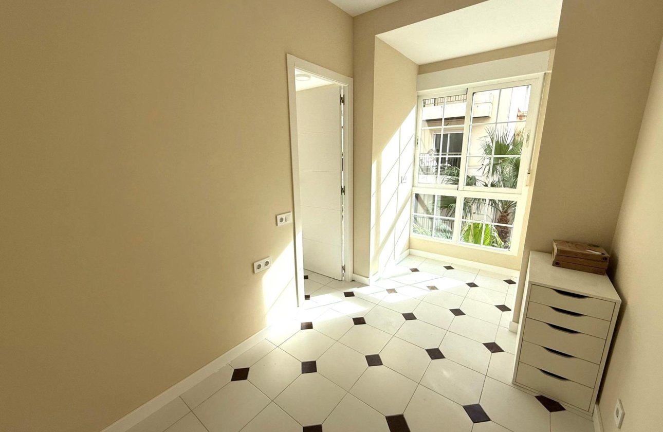 Revente - Appartement -
Torrevieja - Centro