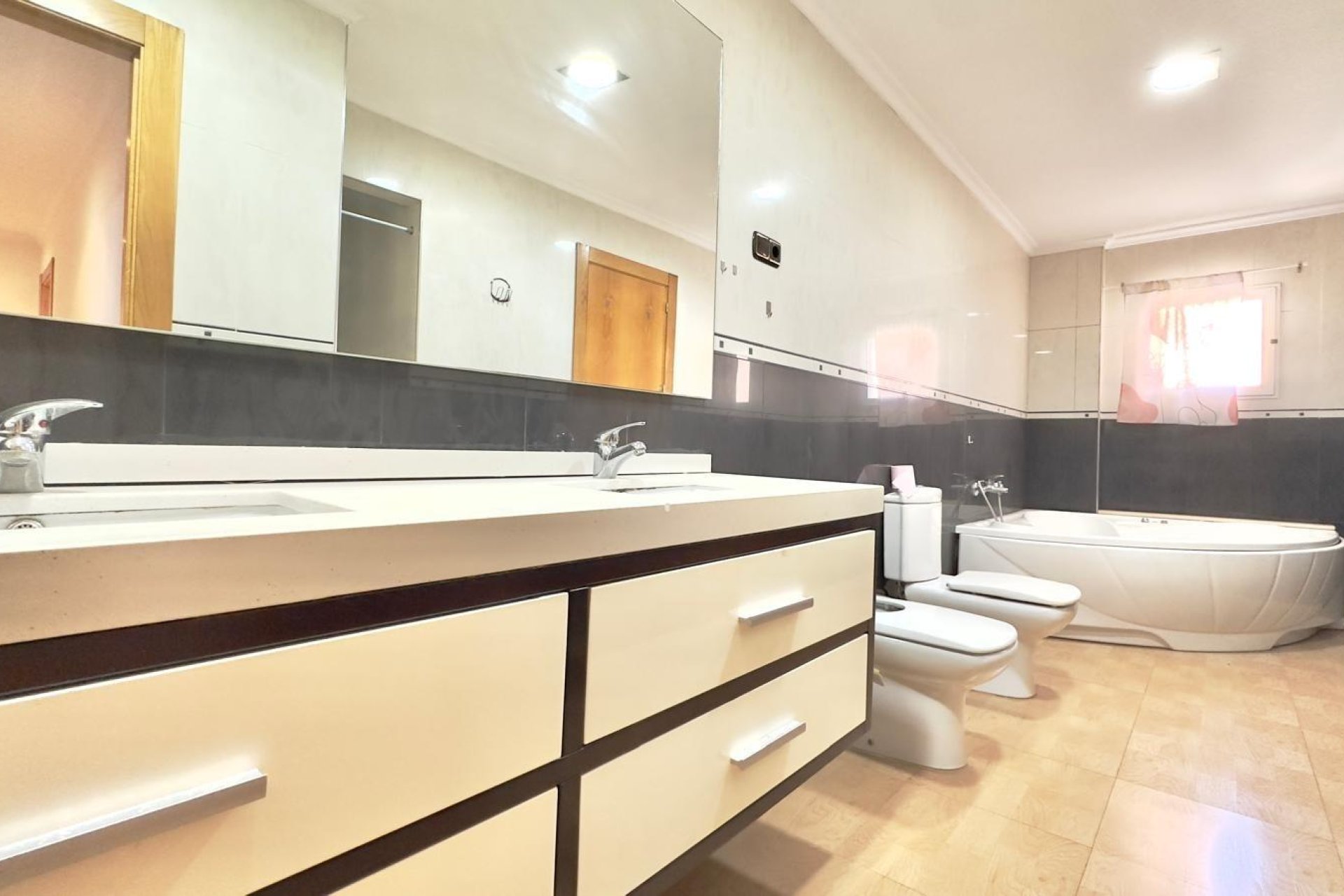 Revente - Appartement -
Torrevieja - Centro