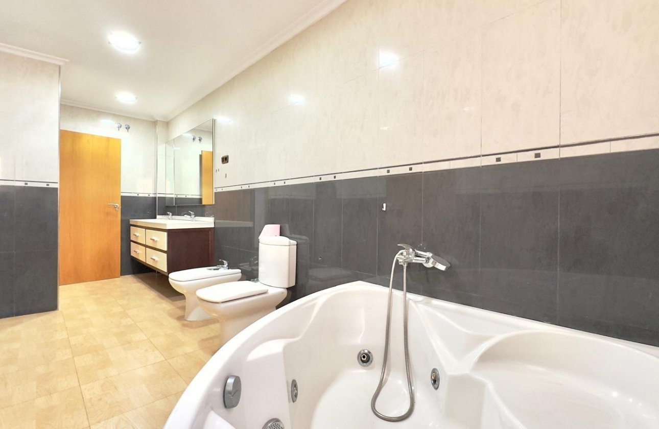 Revente - Appartement -
Torrevieja - Centro