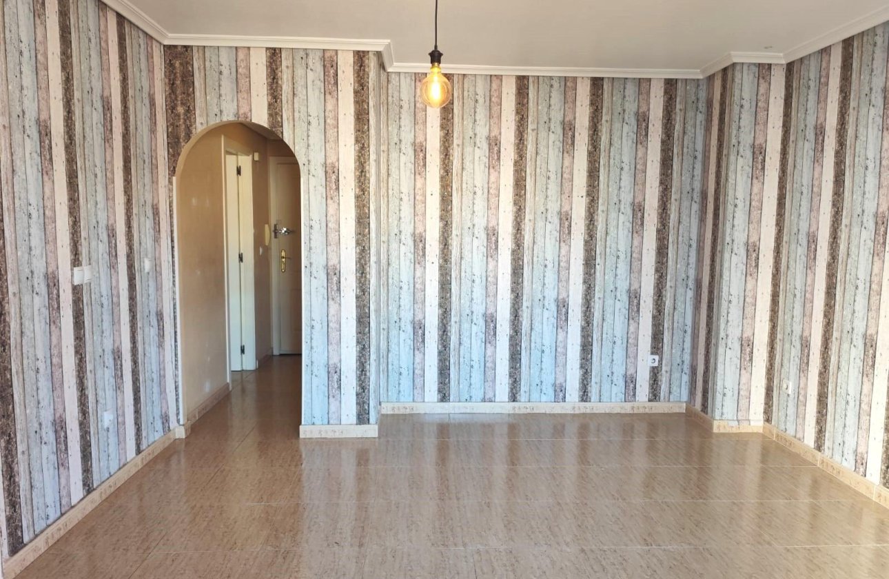 Revente - Appartement -
Torrevieja - Centro