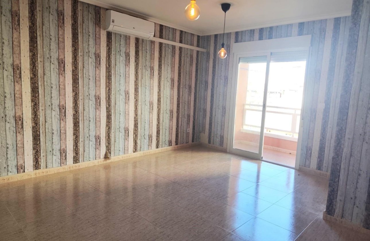 Revente - Appartement -
Torrevieja - Centro