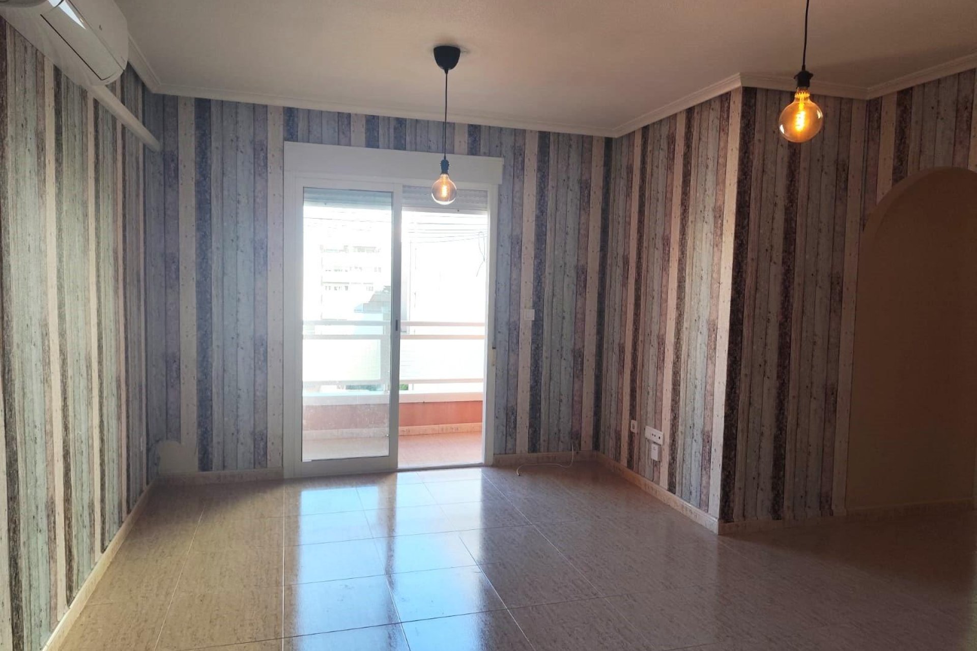 Revente - Appartement -
Torrevieja - Centro