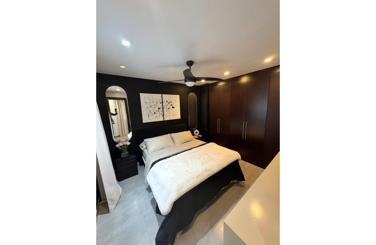 Revente - Appartement -
Torrevieja - Centro