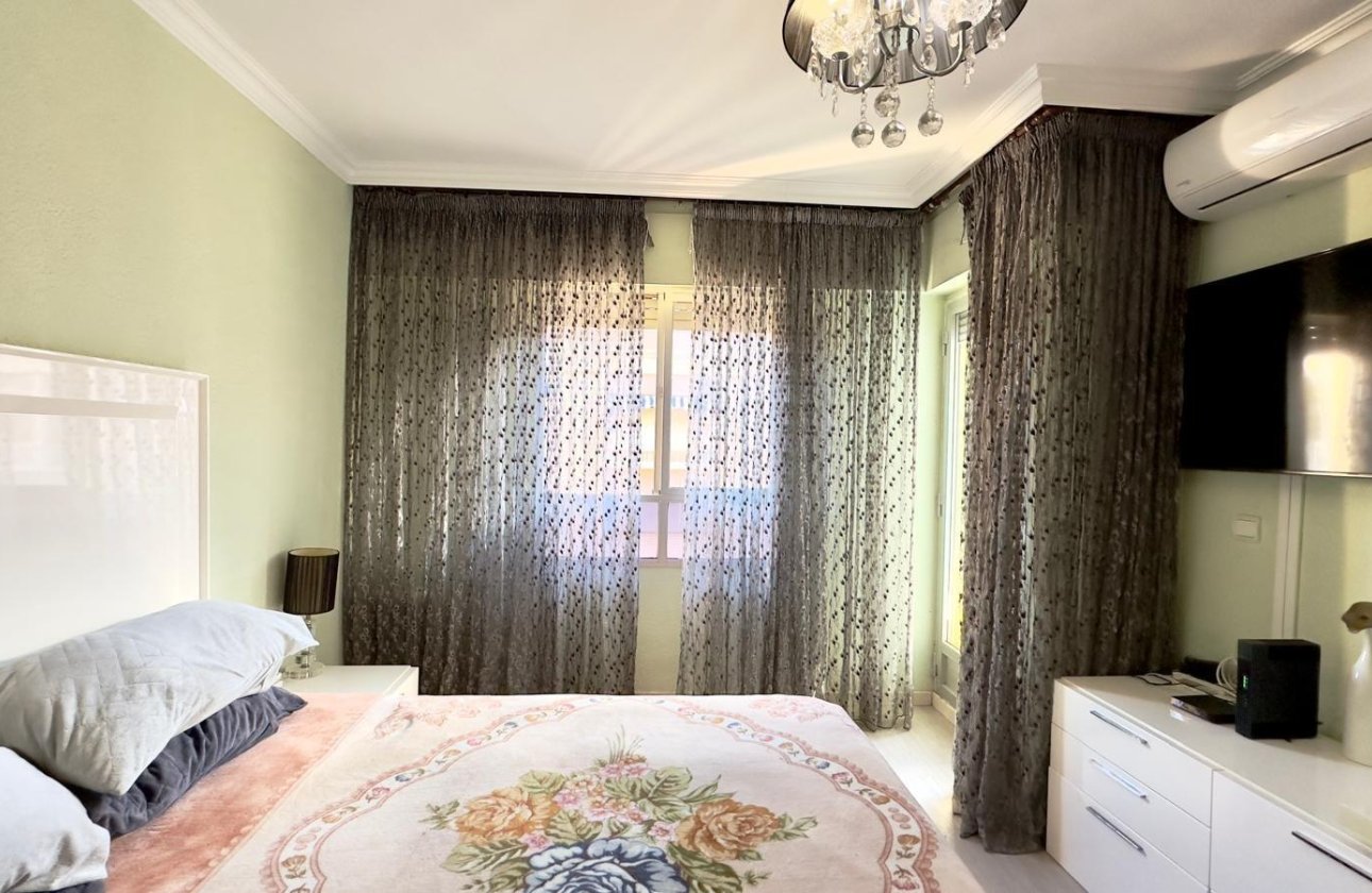 Revente - Appartement -
Torrevieja - Centro