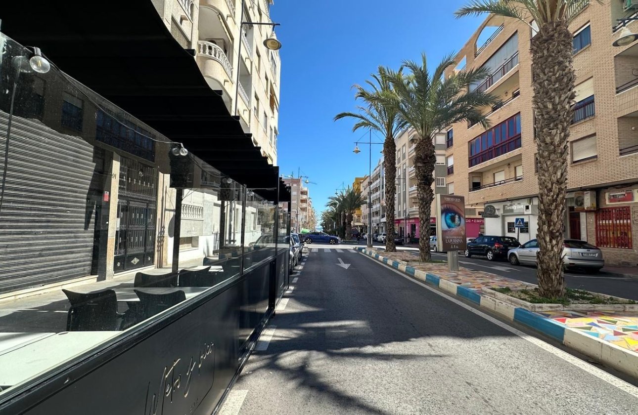 Revente - Appartement -
Torrevieja - Centro