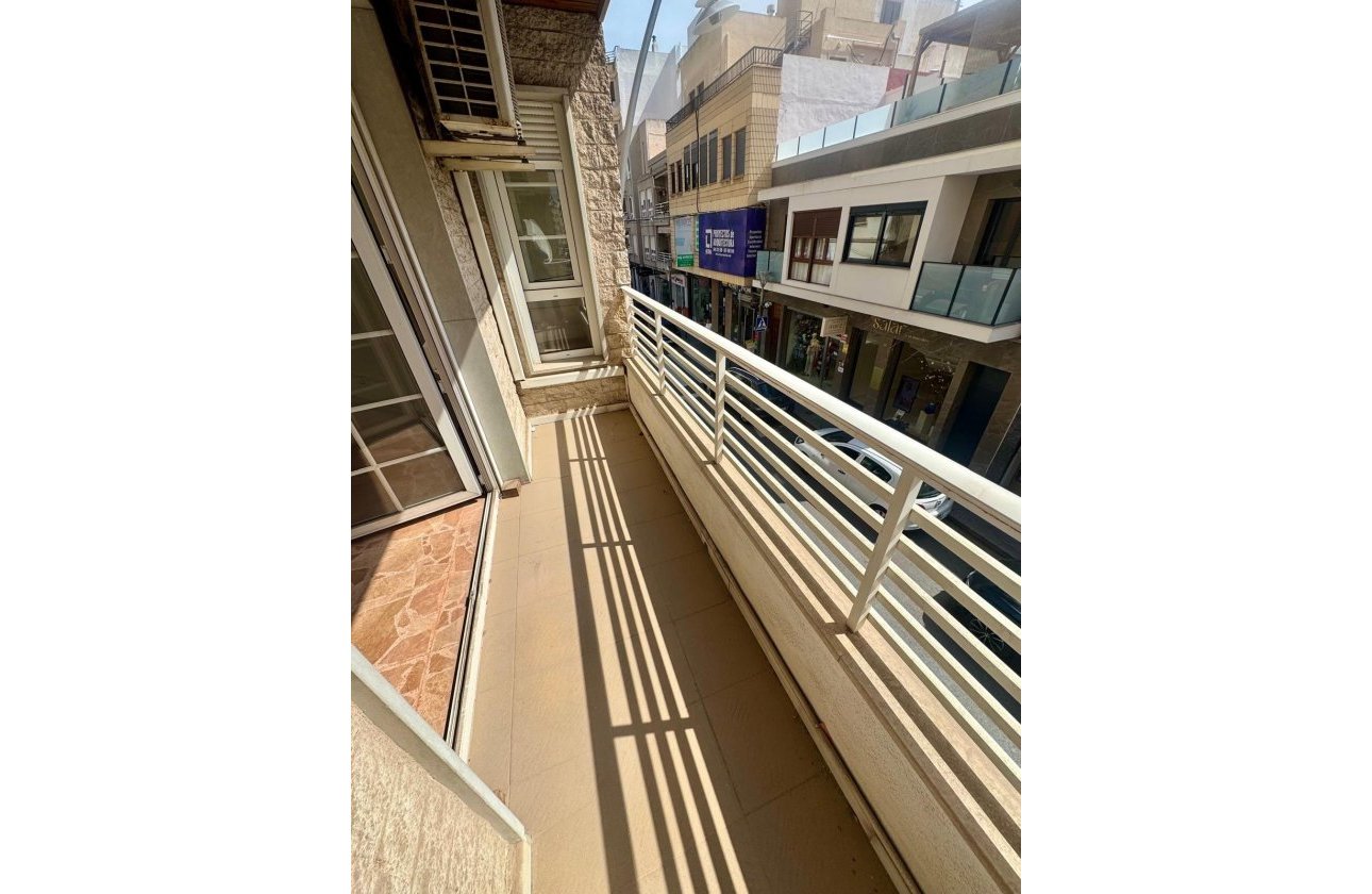 Revente - Appartement -
Torrevieja - Centro