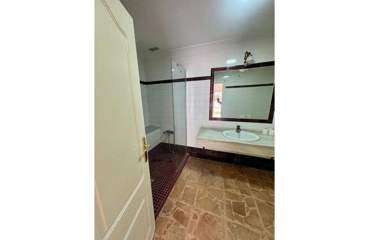 Revente - Appartement -
Torrevieja - Centro