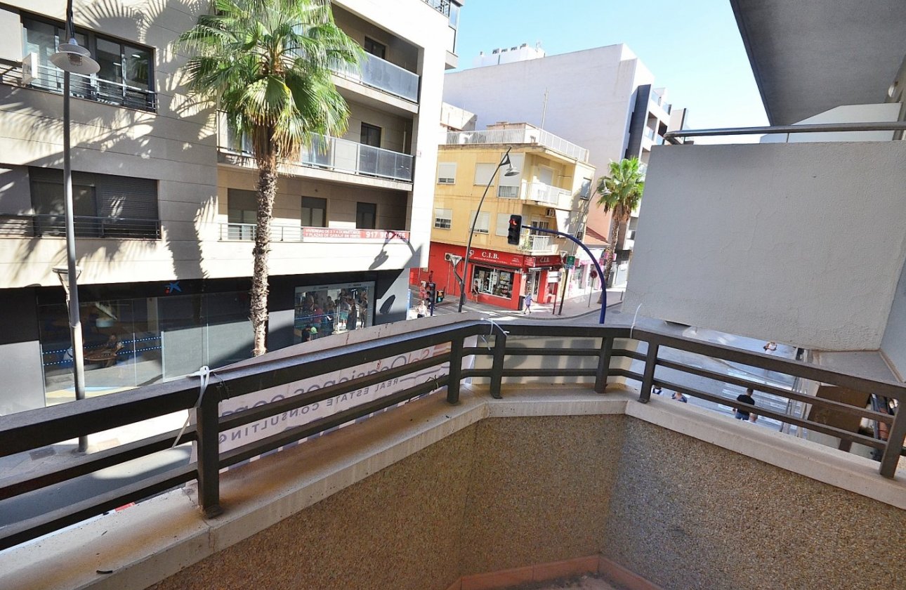 Revente - Appartement -
Torrevieja - Centro