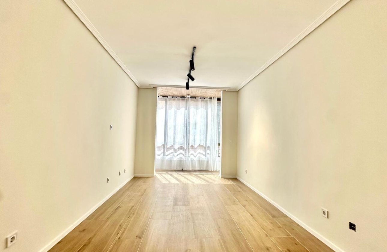 Revente - Appartement -
Torrevieja - Centro
