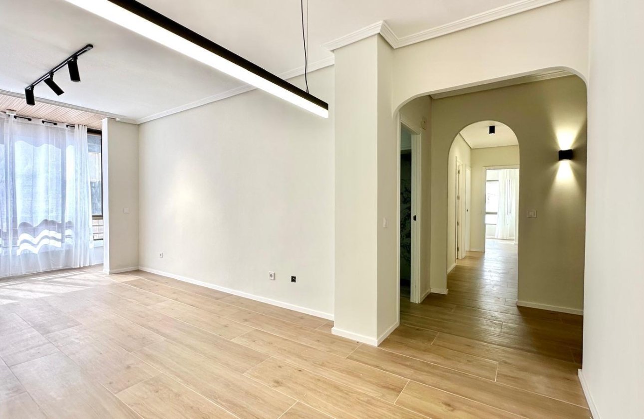 Revente - Appartement -
Torrevieja - Centro