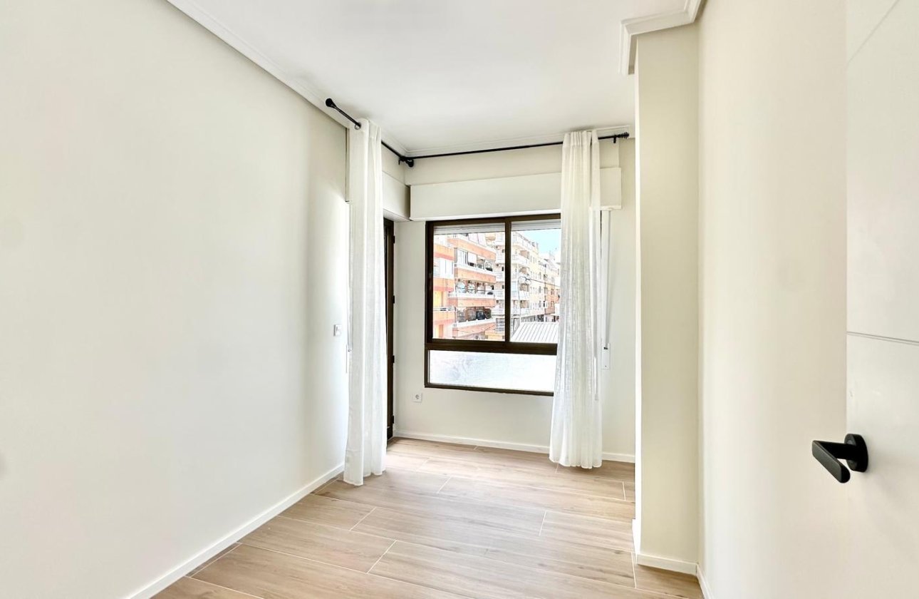 Revente - Appartement -
Torrevieja - Centro