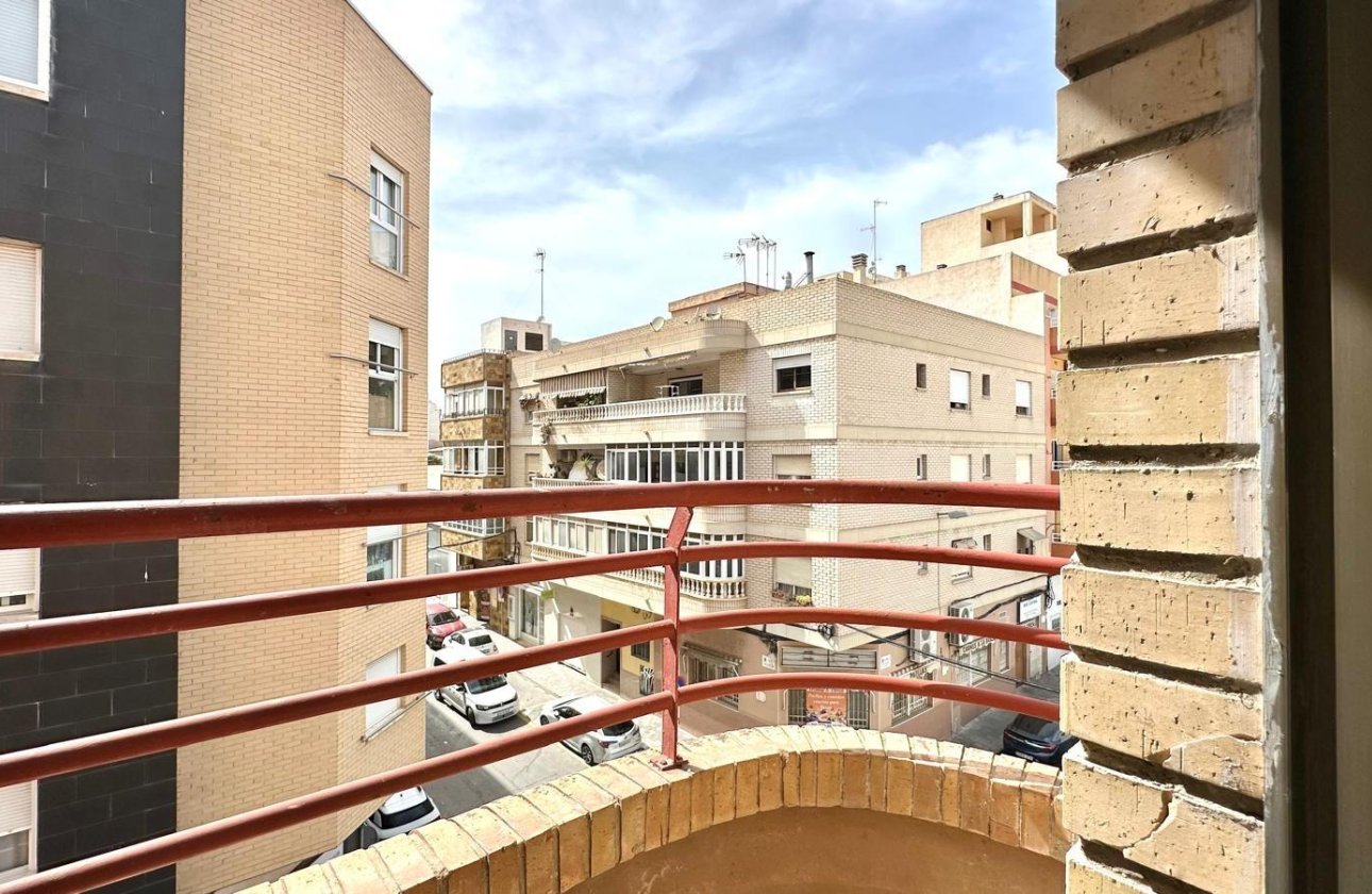 Revente - Appartement -
Torrevieja - Centro