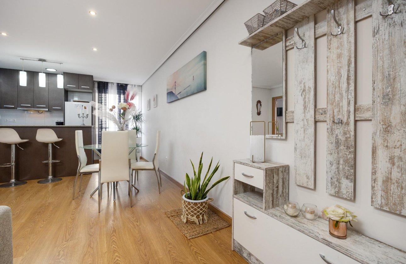 Revente - Appartement -
Torrevieja - Centro