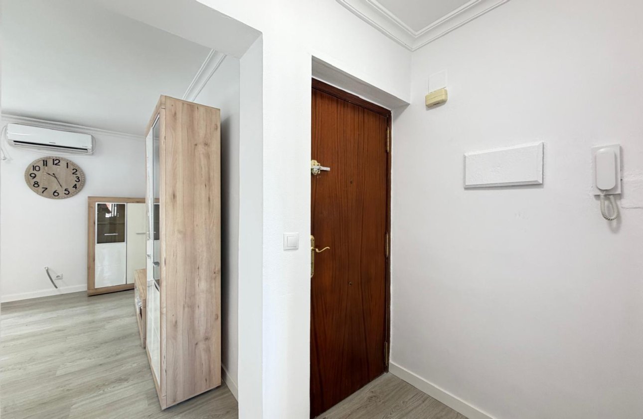 Revente - Appartement -
Torrevieja - Centro