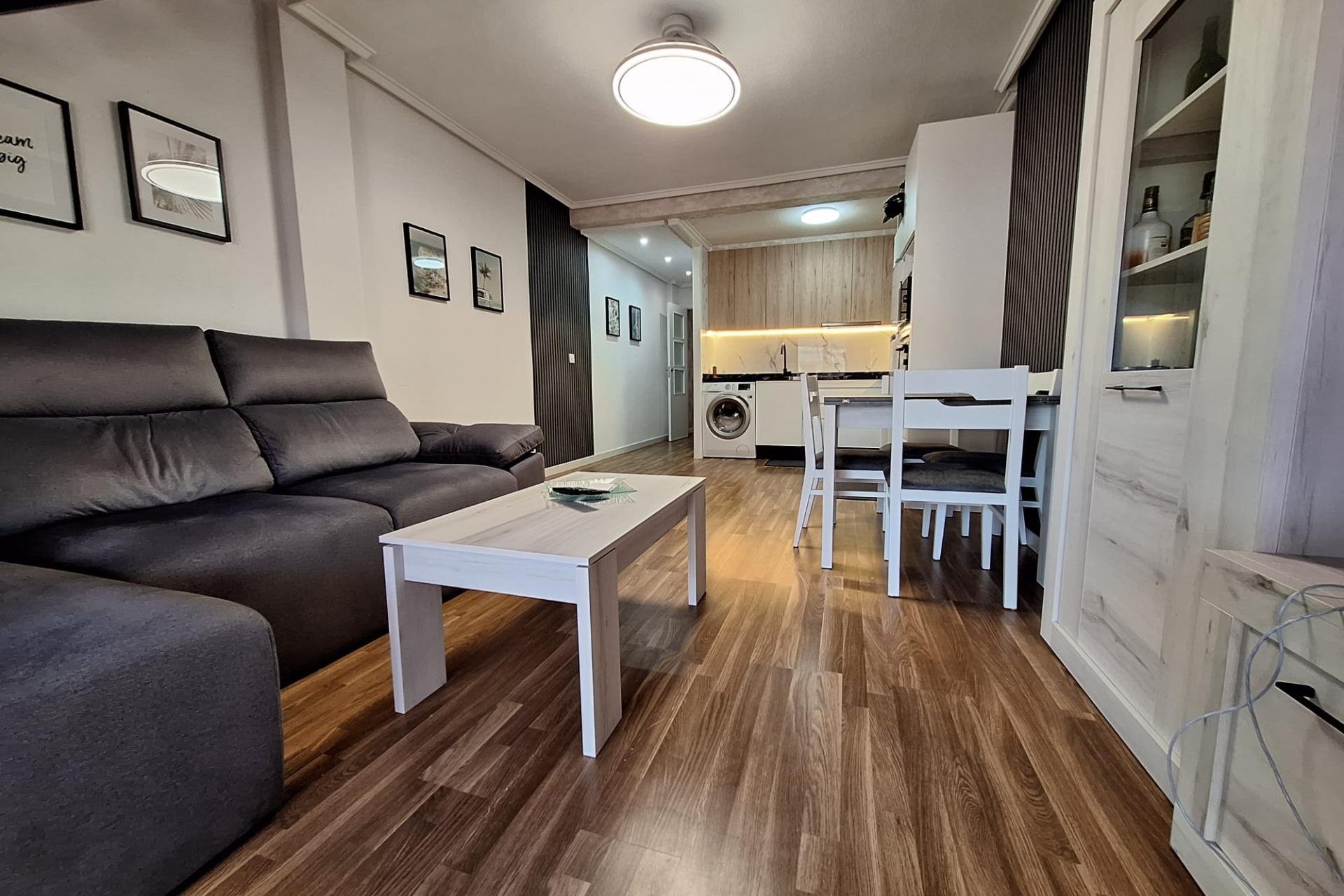 Revente - Appartement -
Torrevieja - Centro
