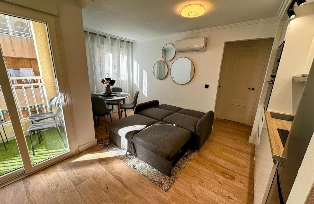 Revente - Appartement -
Torrevieja - Centro