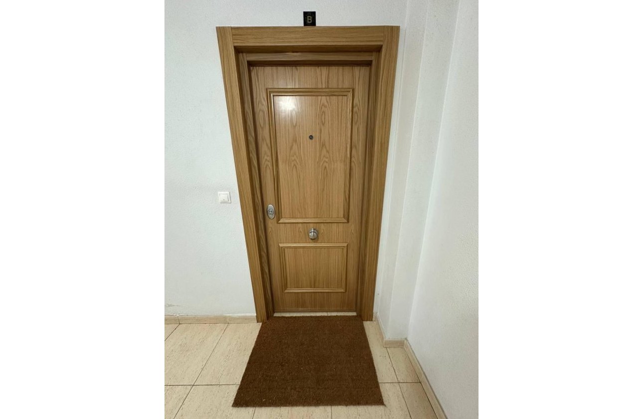 Revente - Appartement -
Torrevieja - Centro