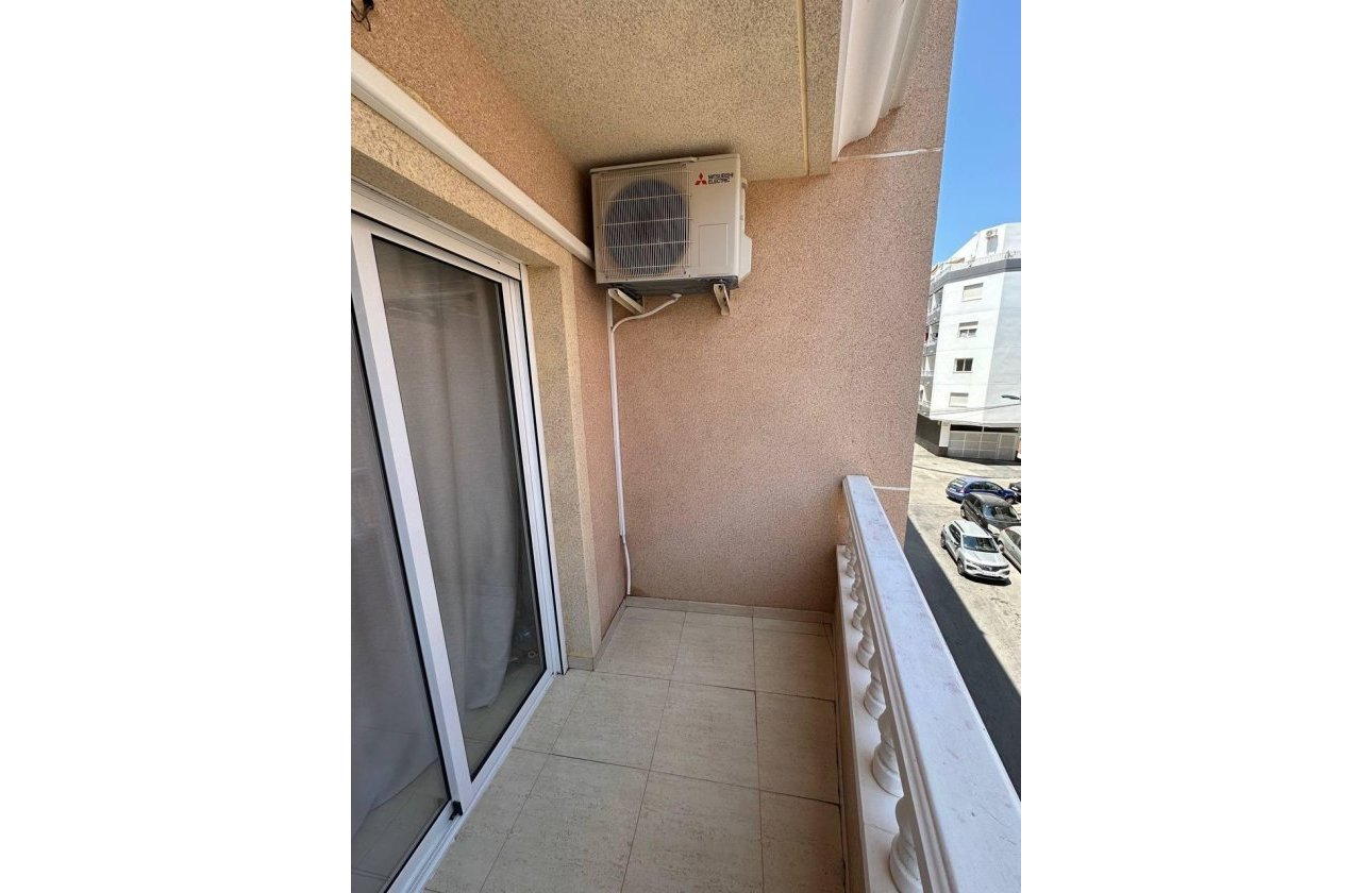Revente - Appartement -
Torrevieja - Centro
