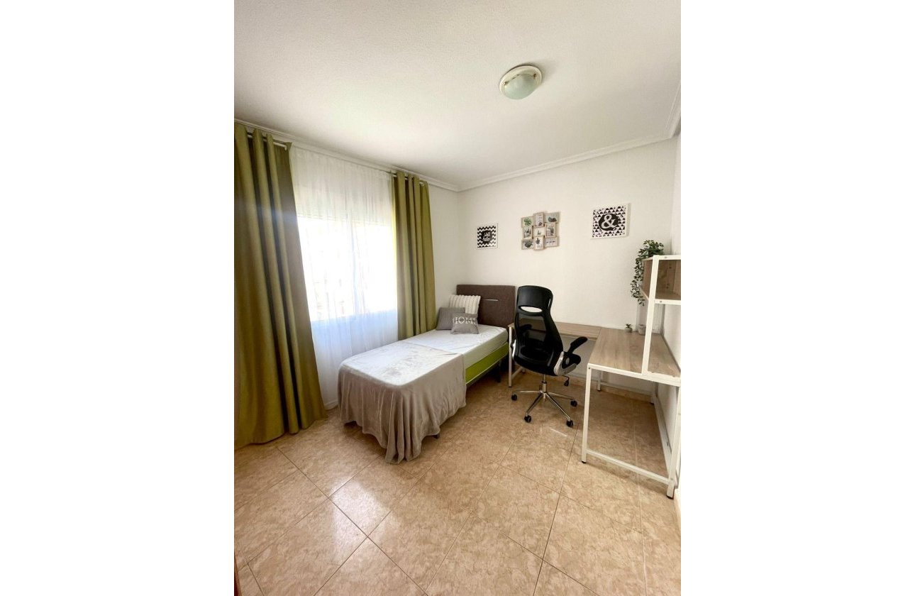 Revente - Appartement -
Torrevieja - Centro