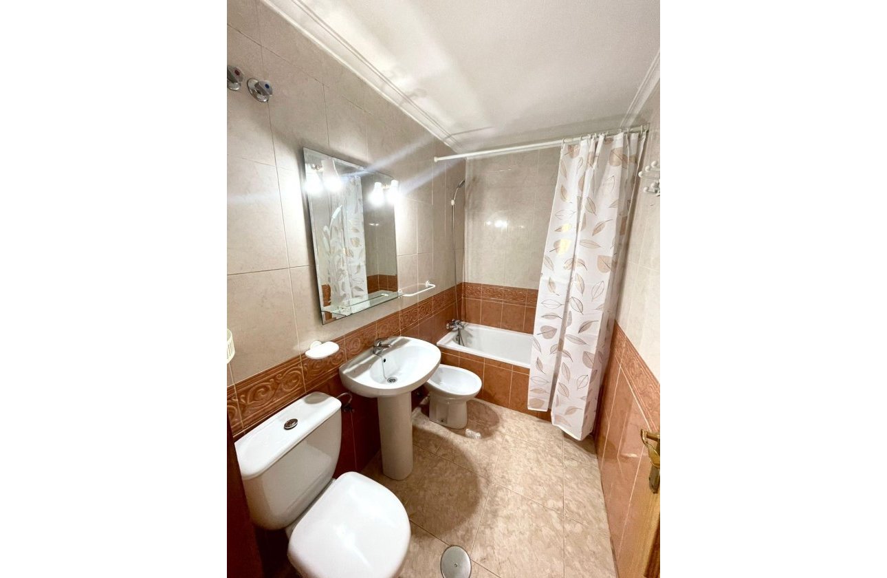 Revente - Appartement -
Torrevieja - Centro