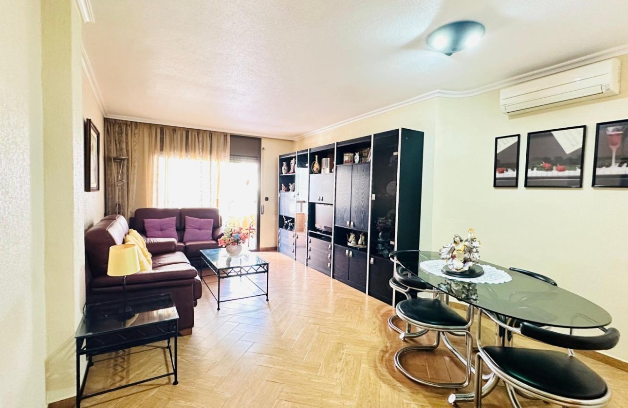 Revente - Appartement -
Torrevieja - Centro