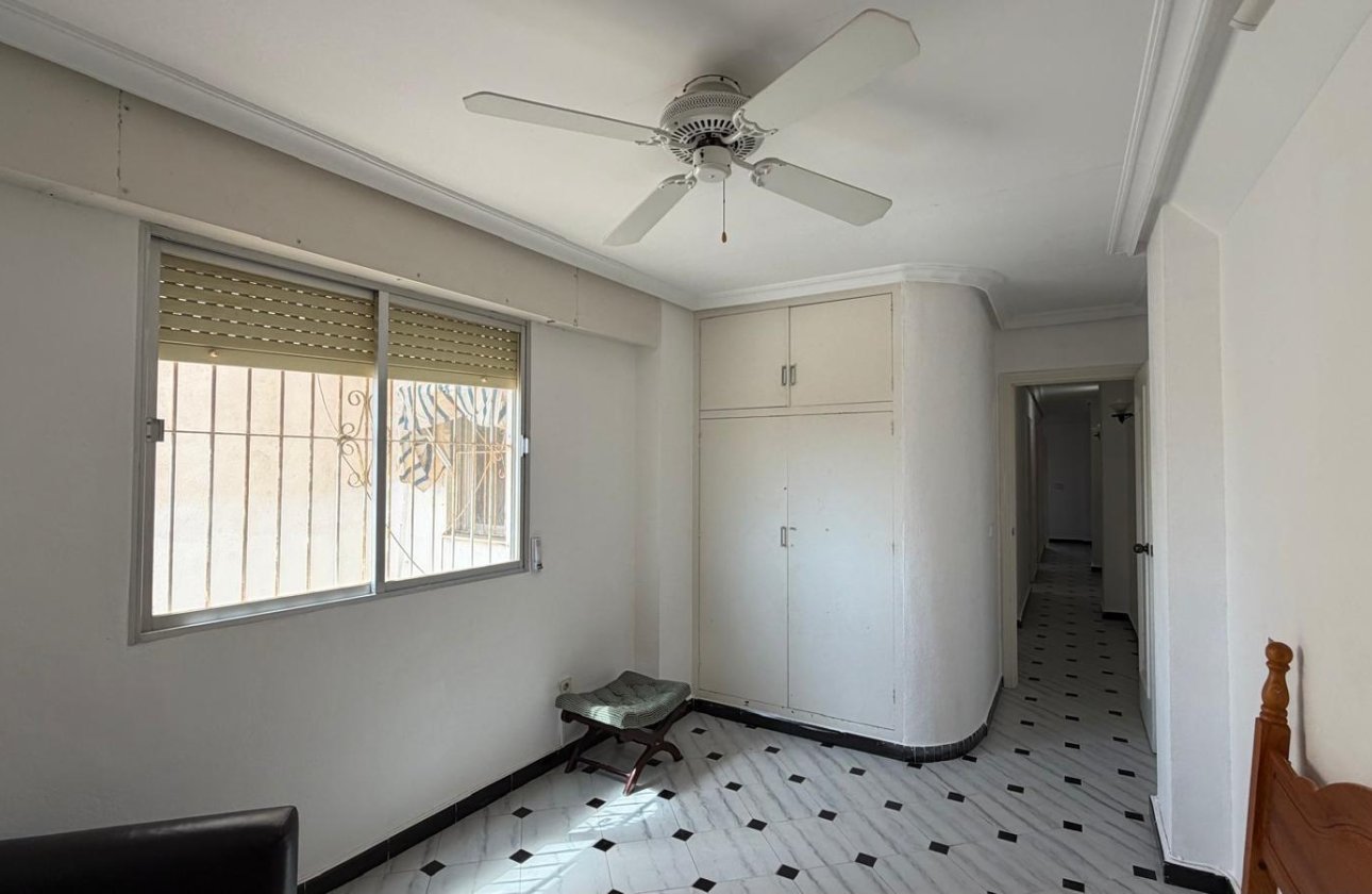 Revente - Appartement -
Torrevieja - Centro