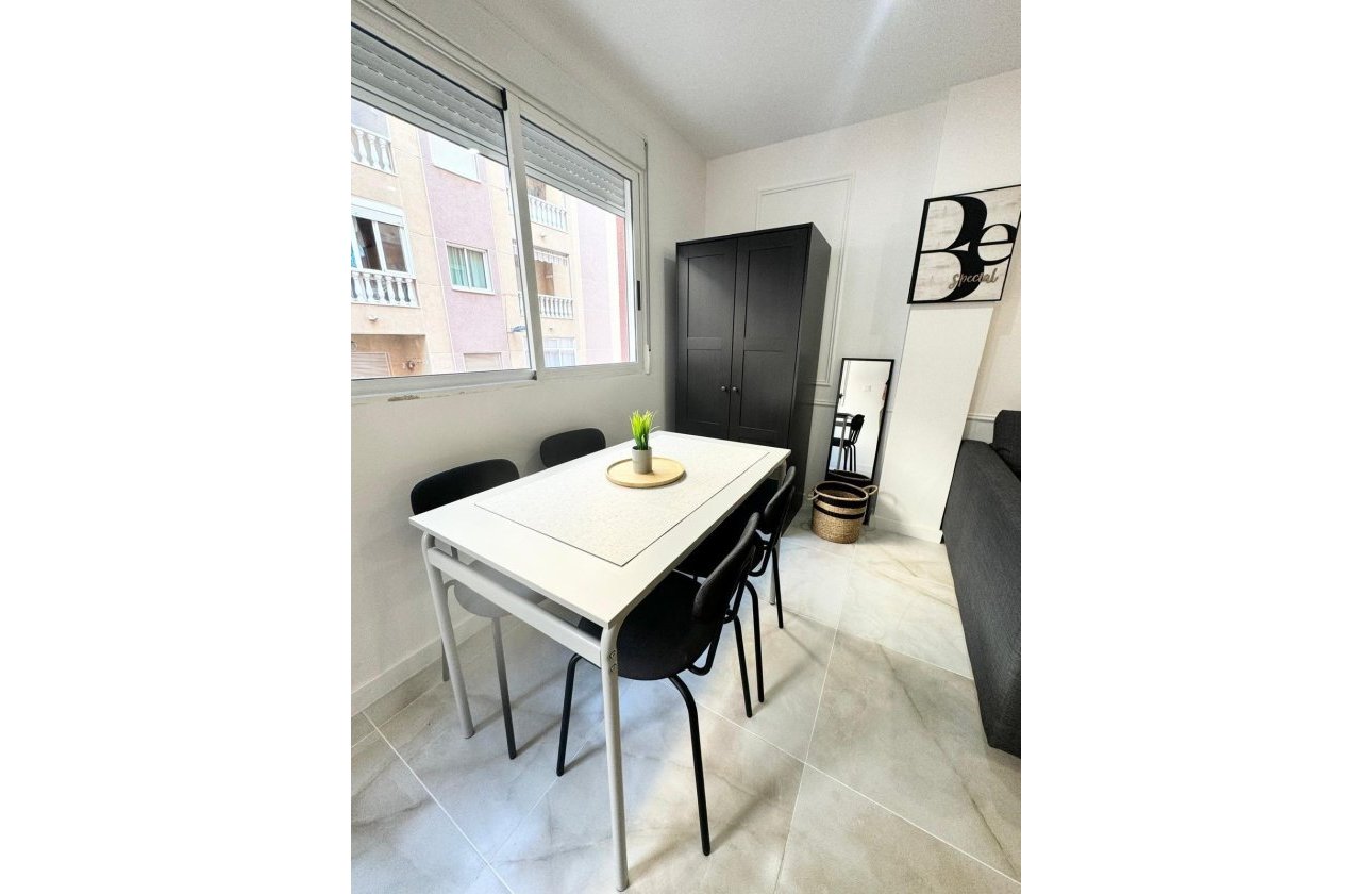 Revente - Appartement -
Torrevieja - Centro