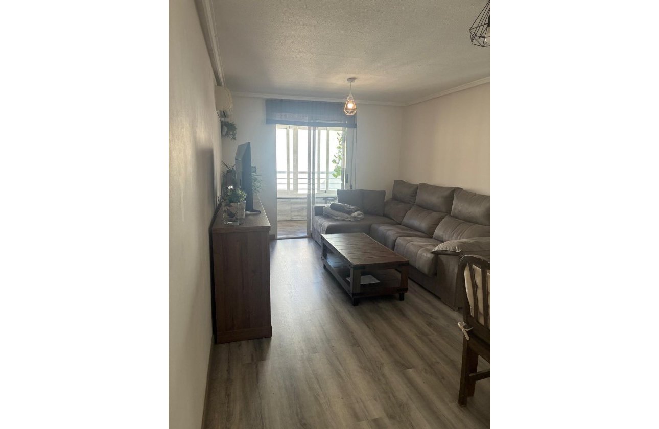 Revente - Appartement -
Torrevieja - Centro