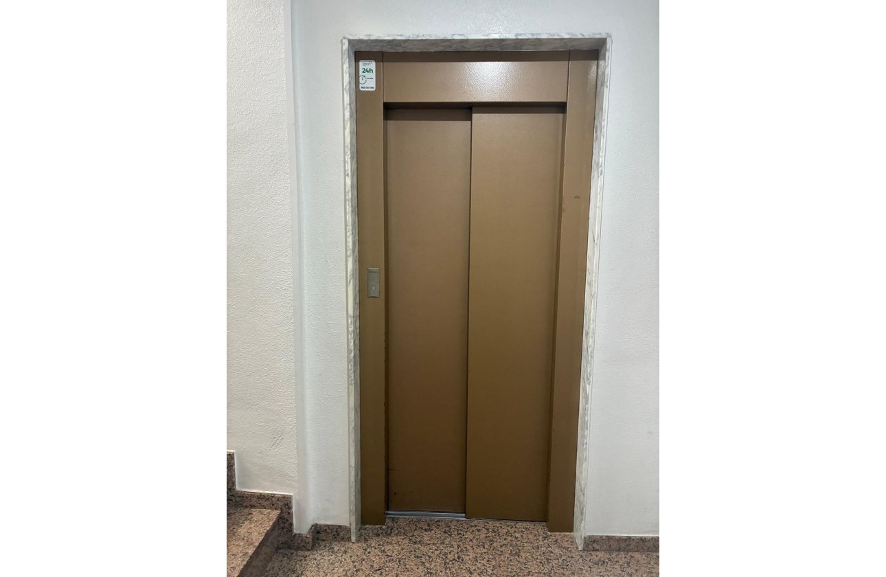 Revente - Appartement -
Torrevieja - Centro