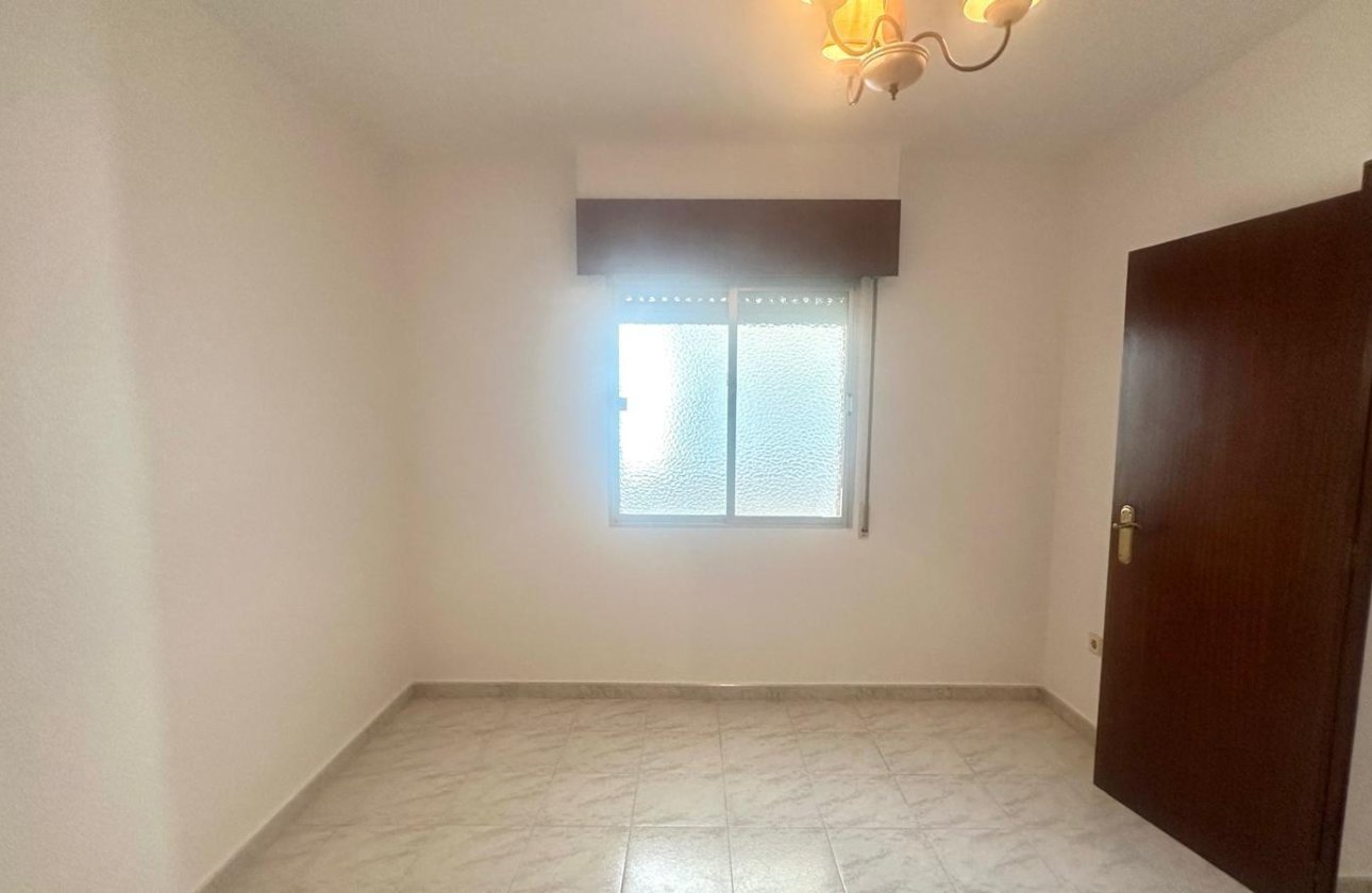 Revente - Appartement -
Torrevieja - Estacion De Autobuses